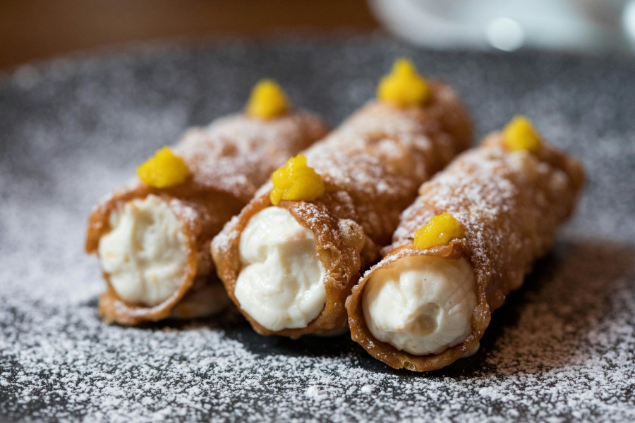 cannolis